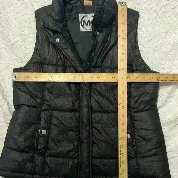 Michael Kors black crocodile embossed,‎ full zip puffer vest. Women’s size P/L - Picture 3 of 10